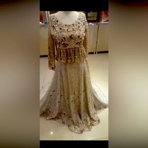 This is beautiful bridal dress made by mohsin and sons from Pakistan.